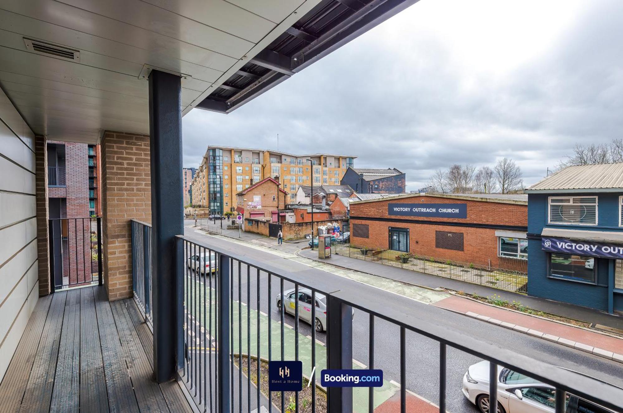 Modern 2 Bed Apartment With Balcony By Host A Home Manchester Exteriér fotografie